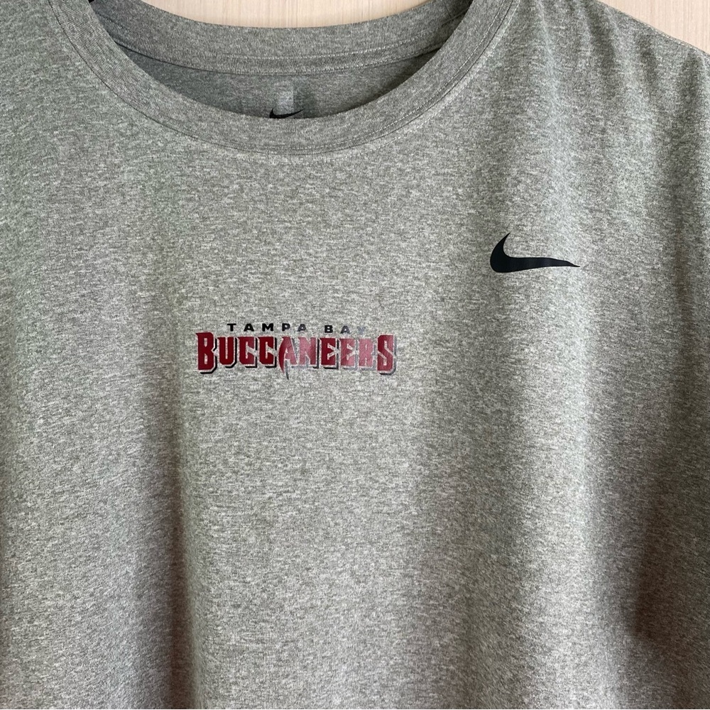 Nike Women’s NFL Tampa Bay Buccaneers Short Sleeve Tee Gray Size XXL - Picture 4 of 8